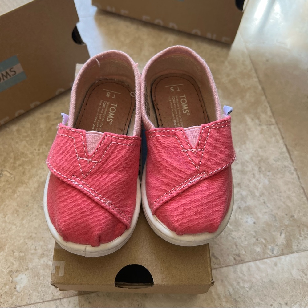 EUC - Toms pink canvas color block